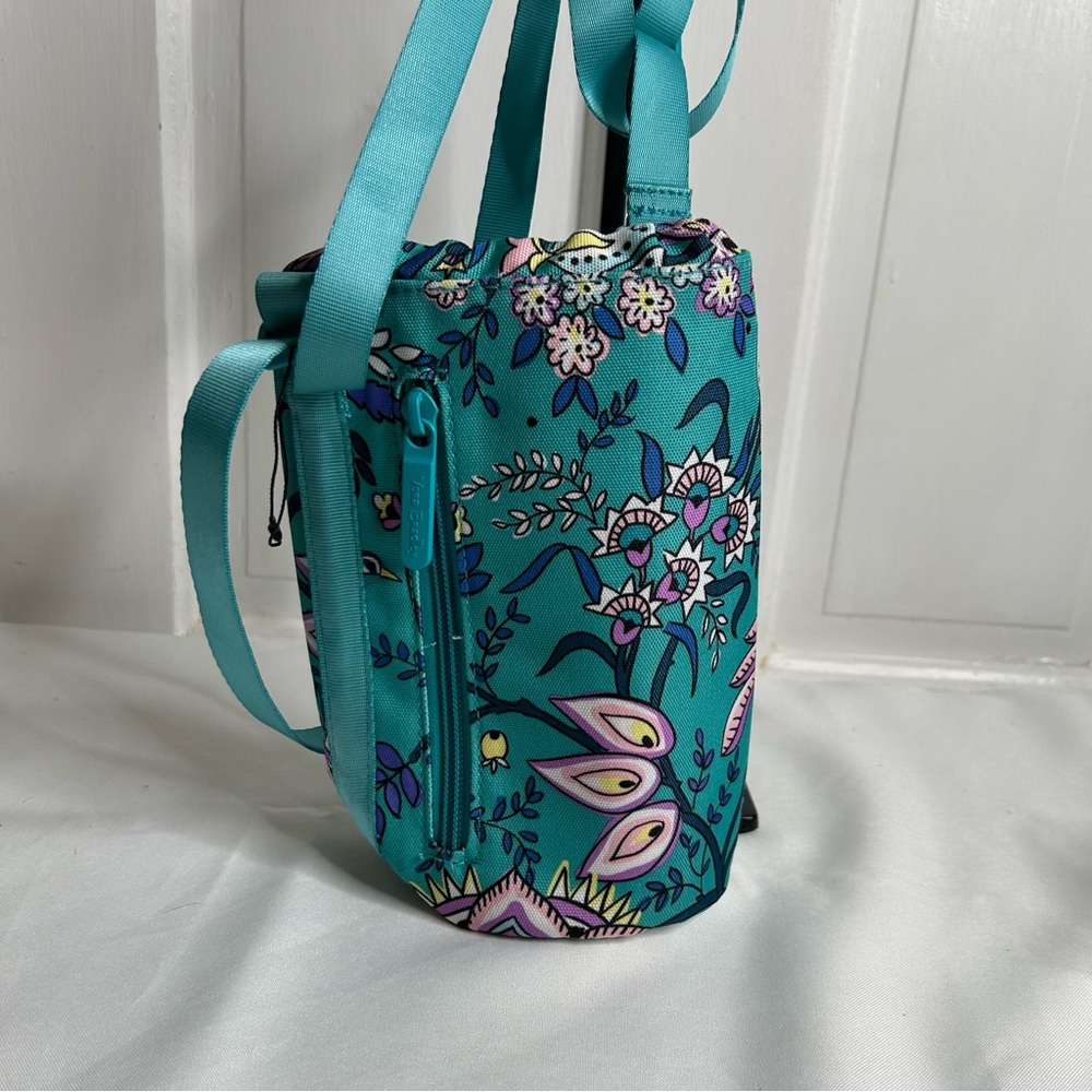 NWOT Vera Bradley Lighten Up Water Bottle Holder- Peacock